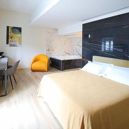 Municipio Luxury Suite نابولي المظهر الخارجي الصورة
