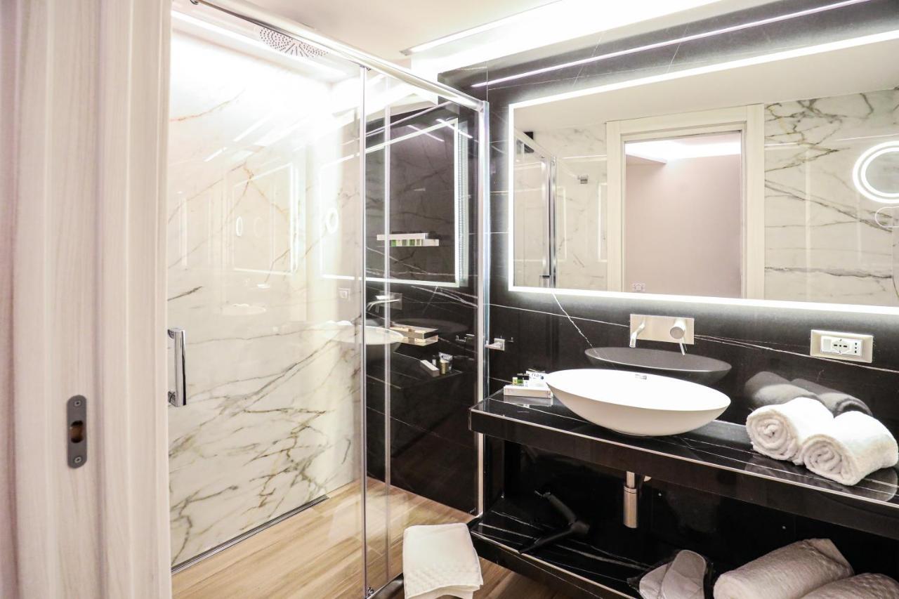 Municipio Luxury Suite نابولي المظهر الخارجي الصورة
