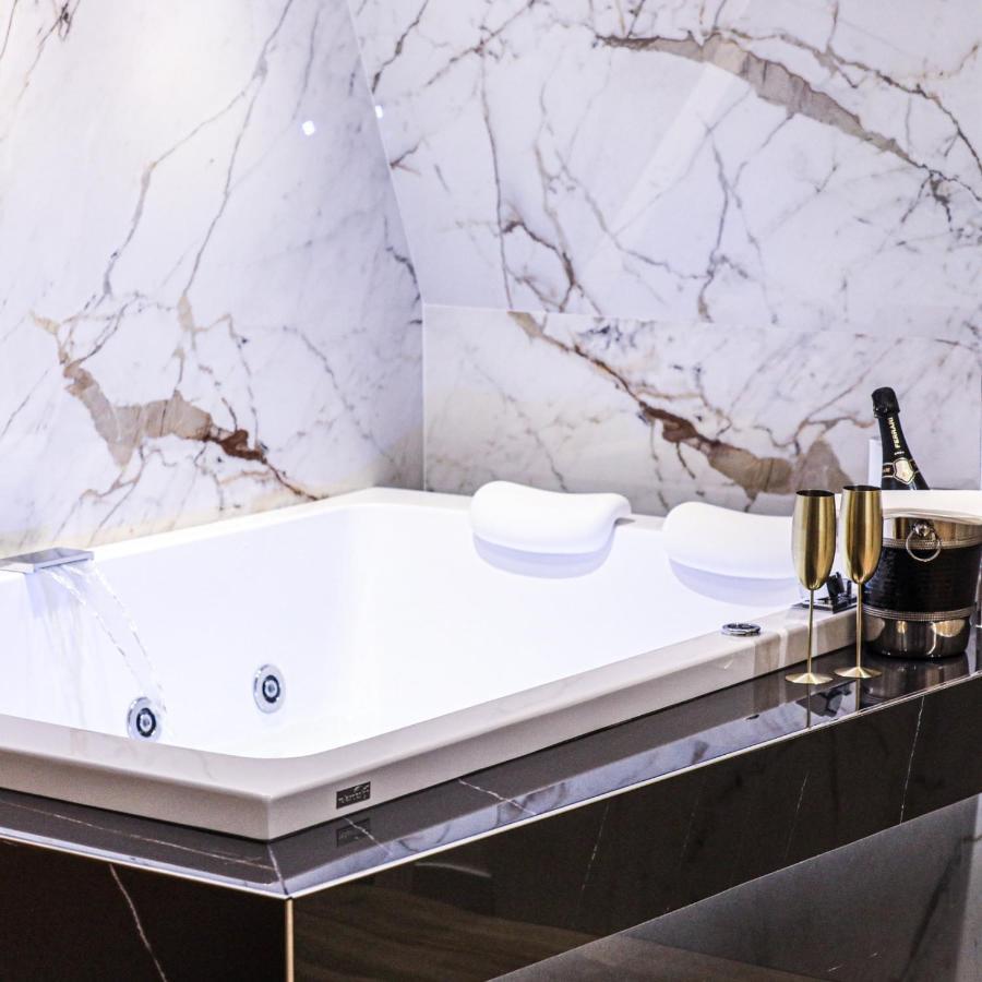 Municipio Luxury Suite نابولي المظهر الخارجي الصورة