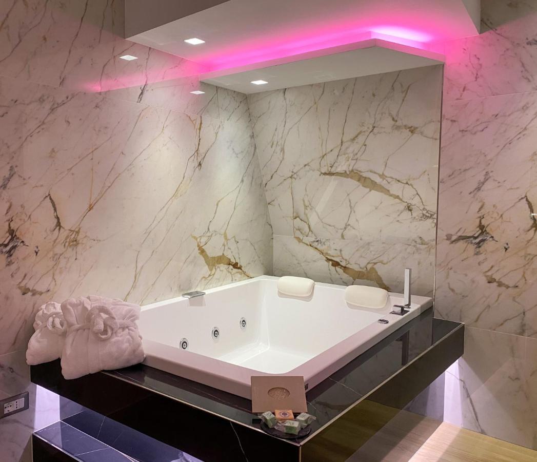 Municipio Luxury Suite نابولي المظهر الخارجي الصورة